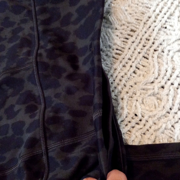 NWOT Victoria's Secret Leopard Print Hig Rise Leggings, Size 4, Gray and Black - Picture 4 of 5
